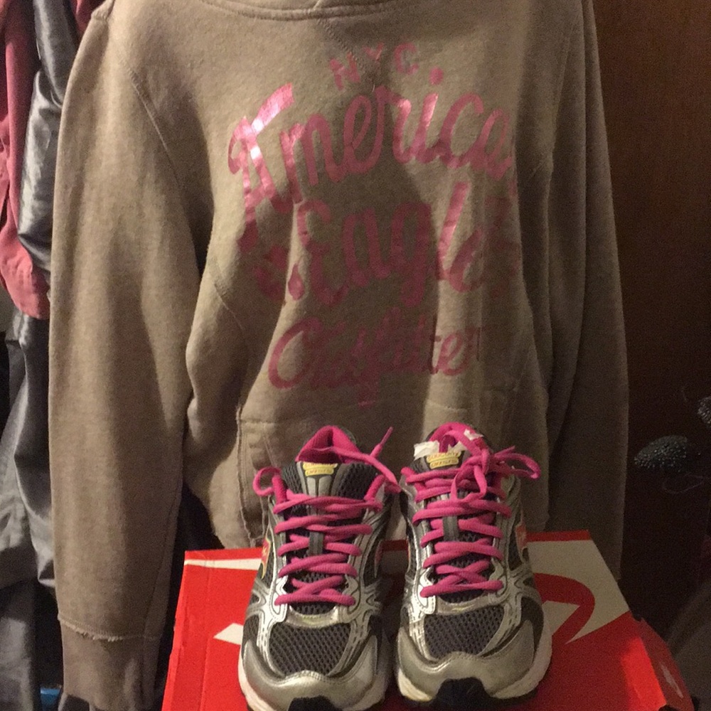 Best runnig  and. Walking ASIC pink and grey